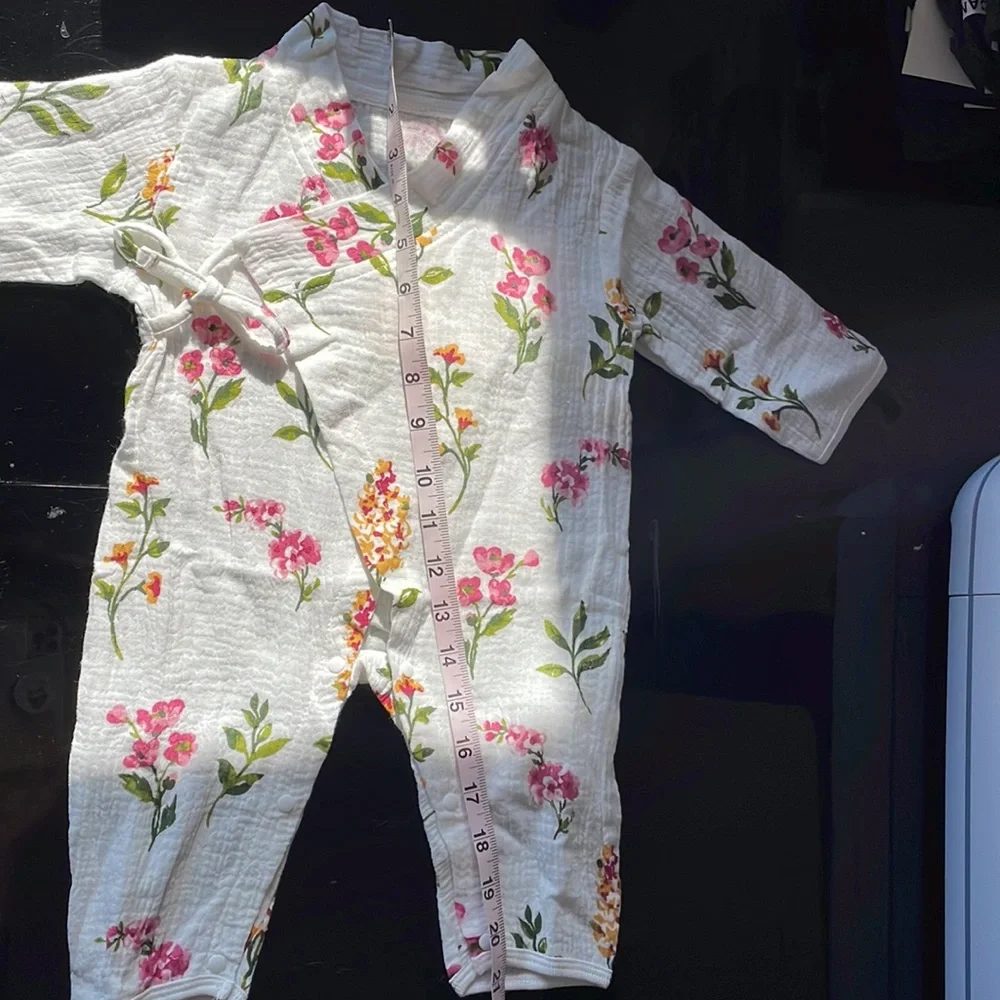 Chuya cream romper with pink flowers size 0-3 months side‎ tie sand snaps